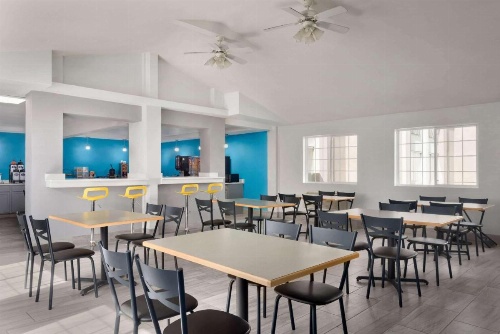 Baymont by Wyndham Des Moines North image 43